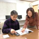 松戸市のはなまるパソコン教室でのスマホ講座レッスン風景