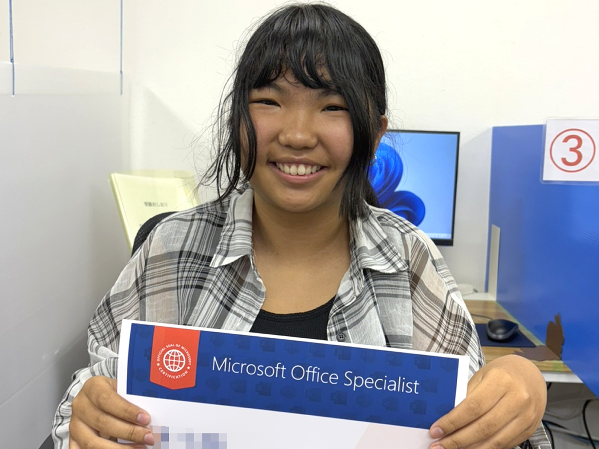 はなまるパソコン教室でMOSに合格した高校生の様子