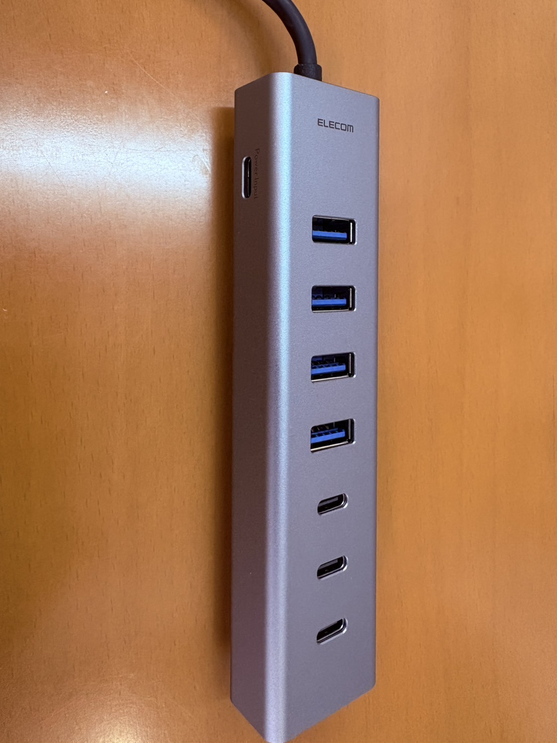 USB-Aポート4個とUSB Type-Cポート3個を搭載したエレコム U3HC-T070SV